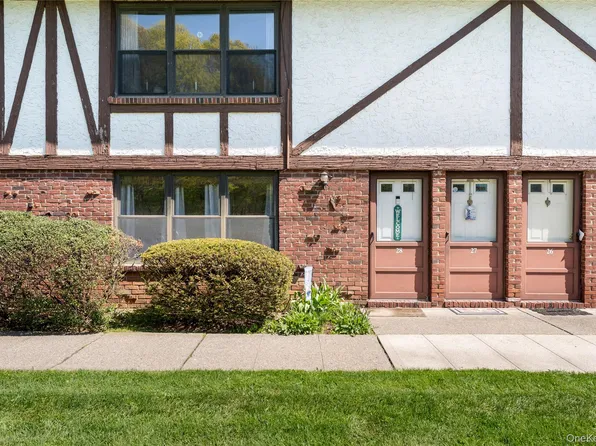 28 Bailey Court #28, Middle Island, NY 11953