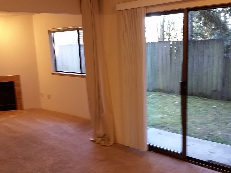 2nd image of 10522 Lake City Way NE APT 101