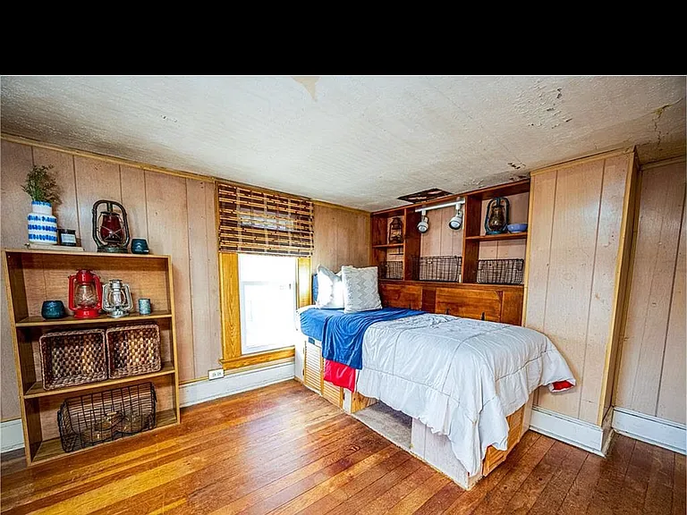 35 Edwards St — Photo 6