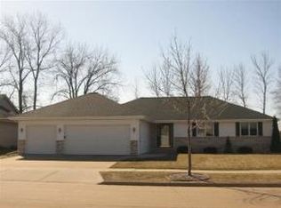 1417 E Bedford Ln, Appleton, WI 54915