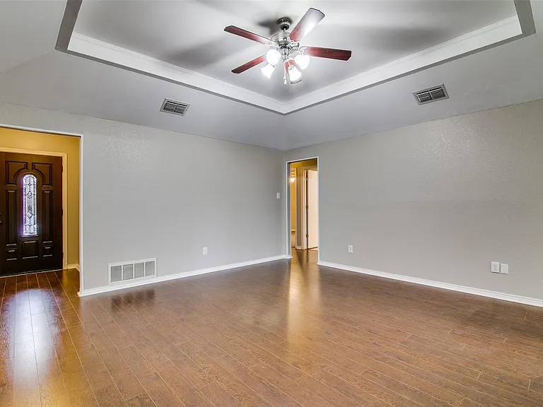 719 Stoneybrook Dr — Photo 4