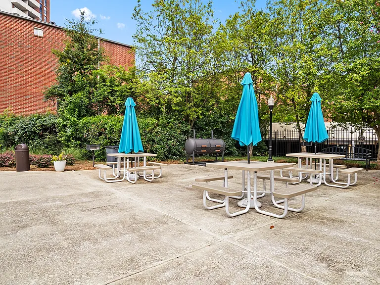 375 Ralph McGill Blvd NE #1402 — Photo 8