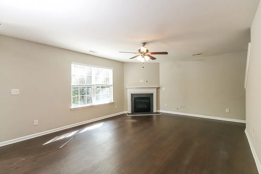 4 bed, 2.5 bath, 2220 sqft, $2,080 — Photo 4