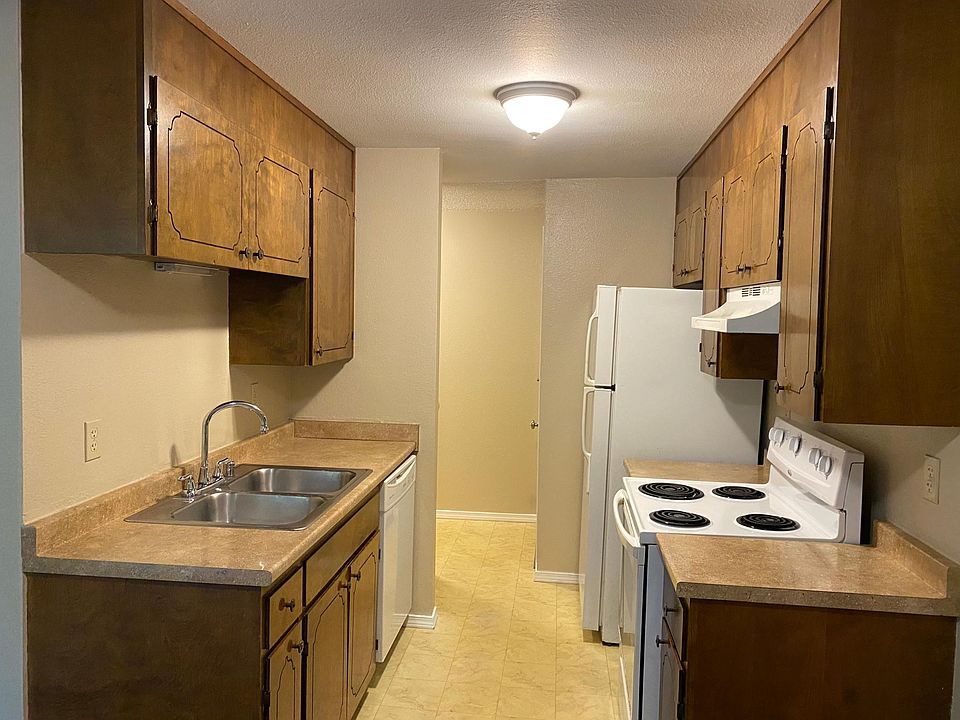 1st image of 1015 7th St SE #D