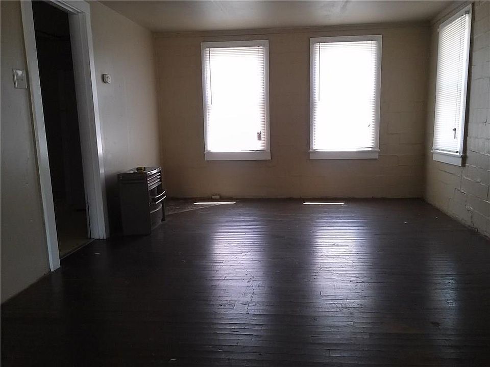 2nd image of 1006 Greenlee St