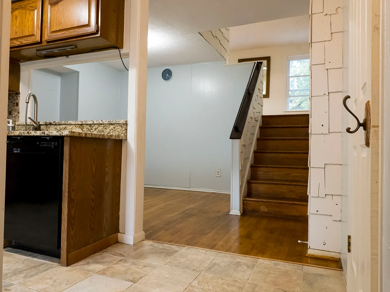 3 bed, 2.5 bath, 1415 sqft, $2,400 — Photo 4