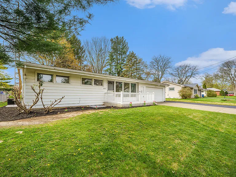 3027 Haskell St — Photo 4