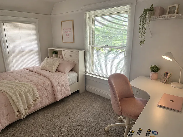 Bedroom 5 - 2nd floor with built in desk