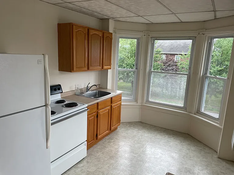 101 N State St — Photo 4