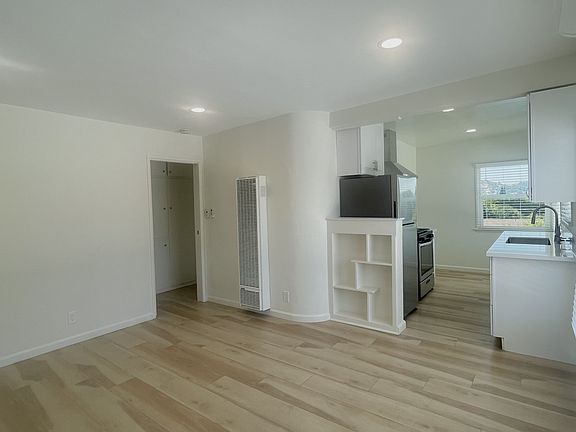 3rd image of 3216 Division St #1/4
