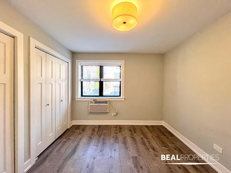 445 W Barry — Photo 93