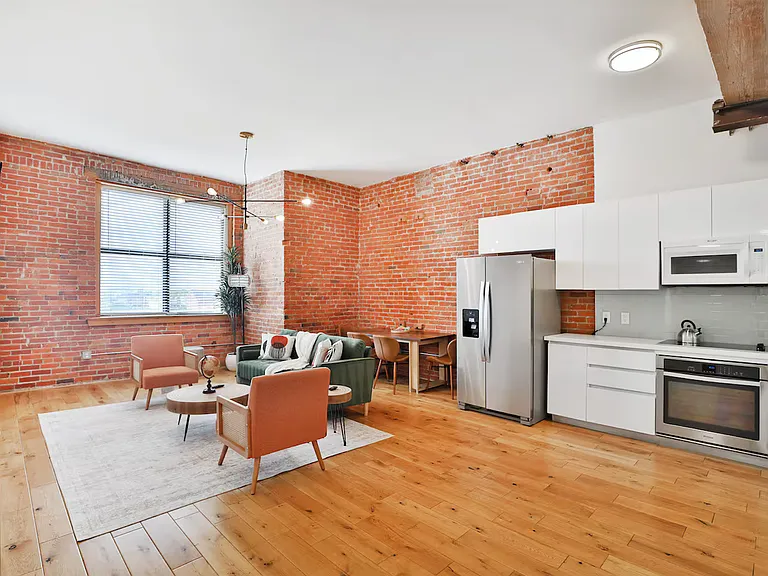 309 S 4th St — Photo 3