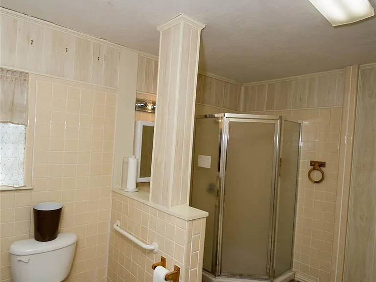 2047 FM 2933 — Photo 6