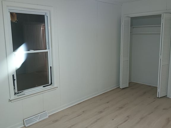 5th image of 125 Concord St