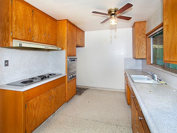 4th image of 2306 Pelham Ave