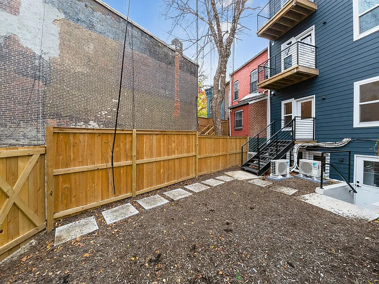 709 Massachusetts Ave NE — Photo 29
