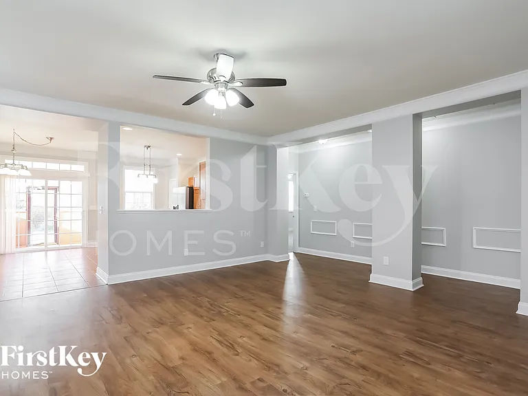 182 Norwich Dr — Photo 3