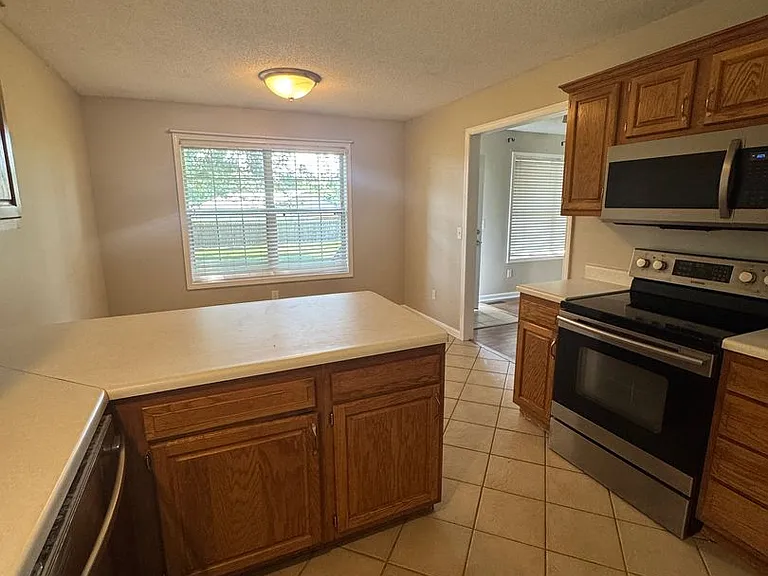 509 S Whippoorwill Dr — Photo 3