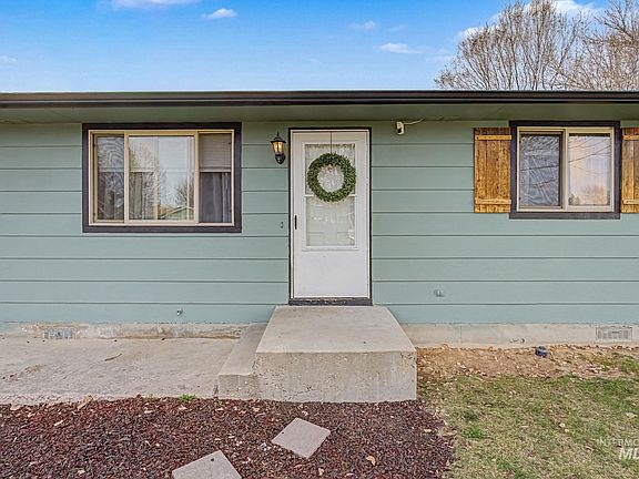 2nd image of 1023 Lupine Pl