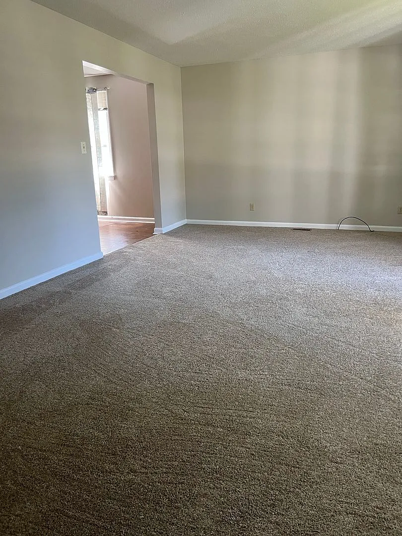 112 Ramona Ave — Photo 2