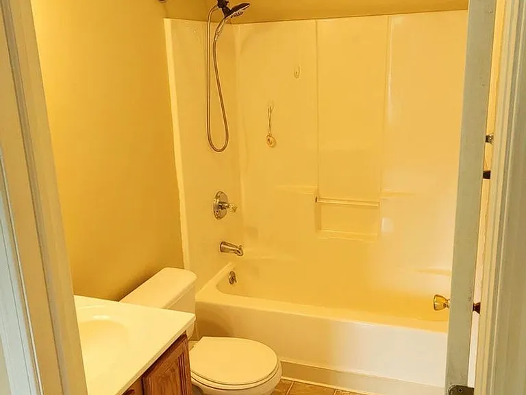 255 Underwood St — Photo 12