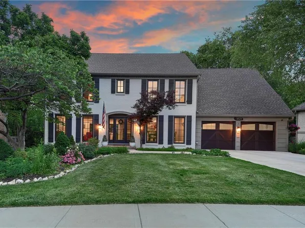 8521 Rosehill Rd, Lenexa, KS 66215
