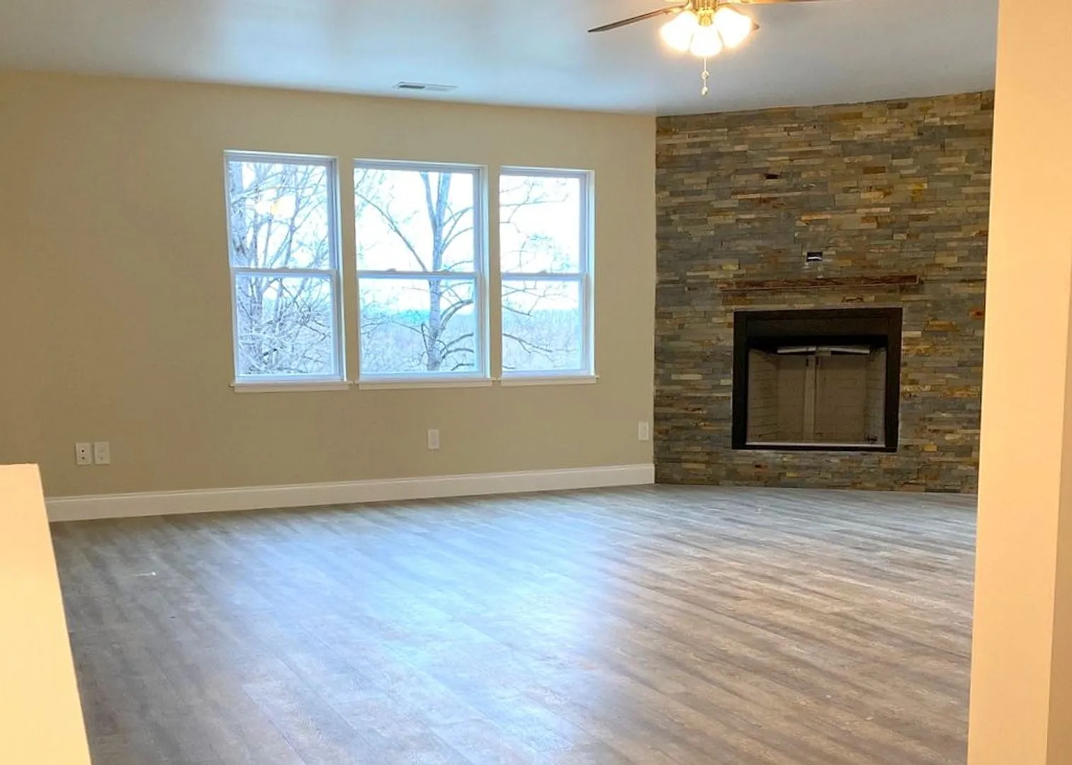 Laurel Park Spacious Home — Photo 3