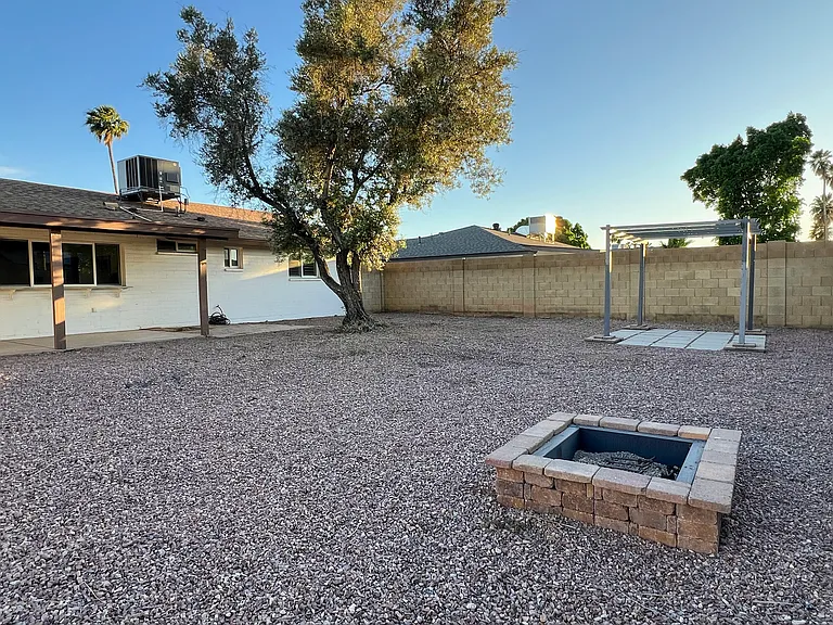 2508 E Loyola Dr — Photo 3