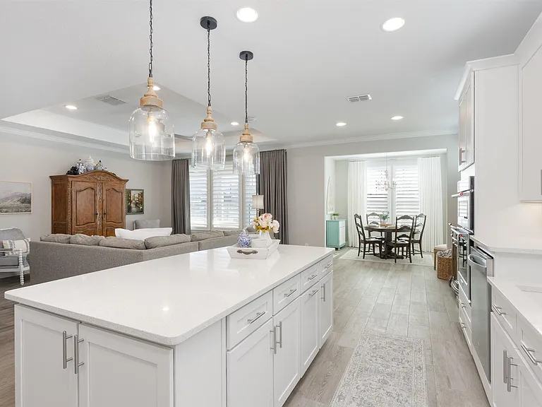 944 Memorial Dr — Photo 11