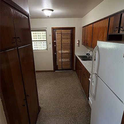 2nd image of 930 NE 6th Ave
