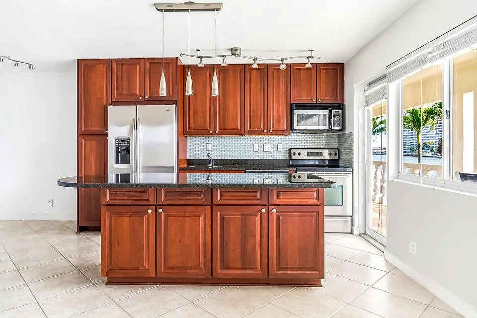 1 bed, 1.0 bath, 747 sqft, $2,500 — Photo 2