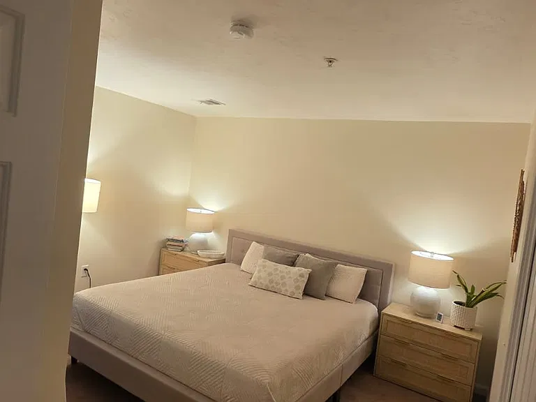 955 Pleasant St #4 — Photo 8
