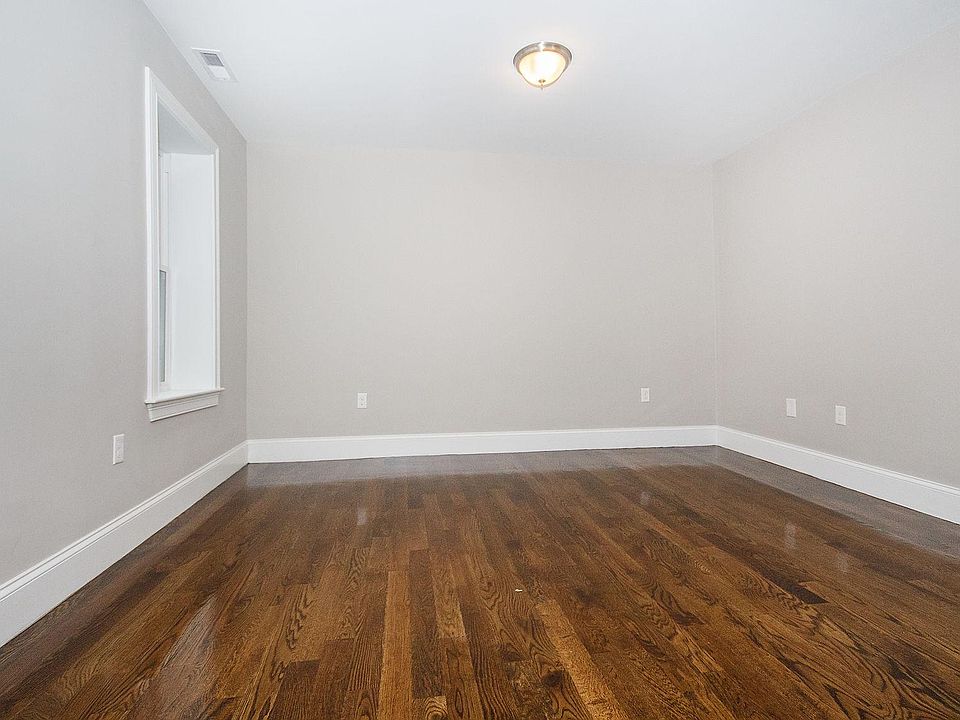 2nd image of 322 Saratoga St #31