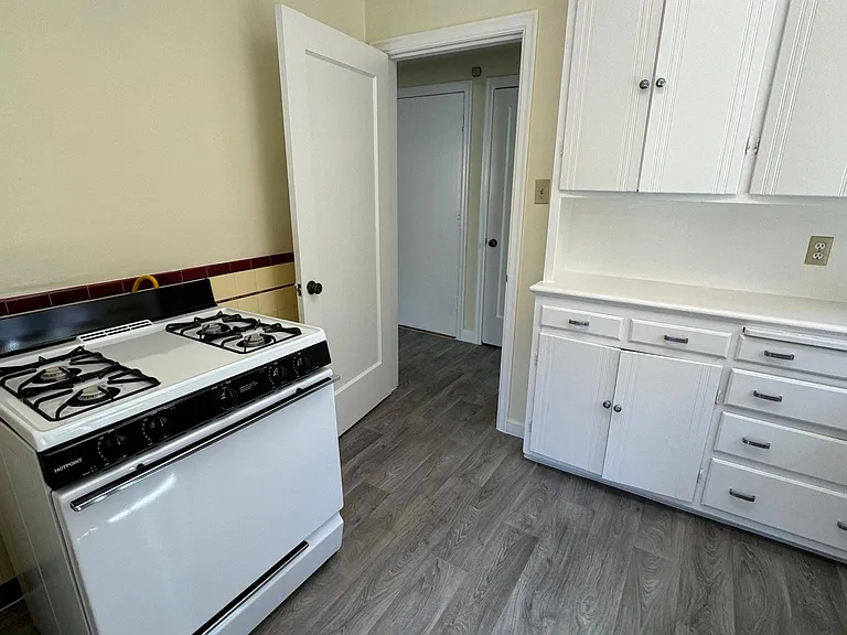 104 Hillcrest Blvd #11 — Photo 4