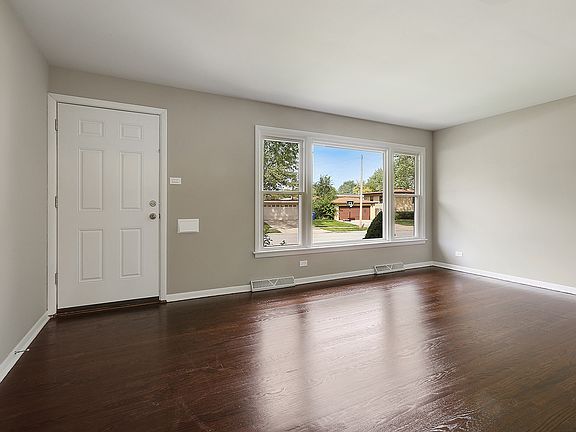 2nd image of 60 E Greenbriar Ave