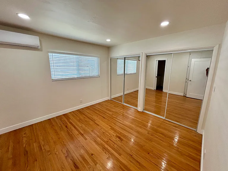 1354 Chalcedony St — Photo 8