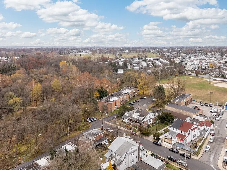 385 Harrison Ave — Photo 3
