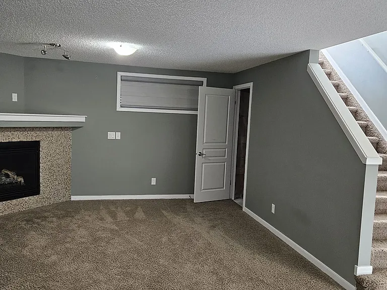 1194 New Brighton Park SE — Photo 11
