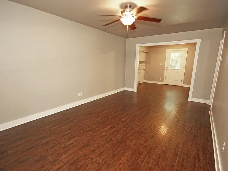 1205 W Brooks St — Photo 3
