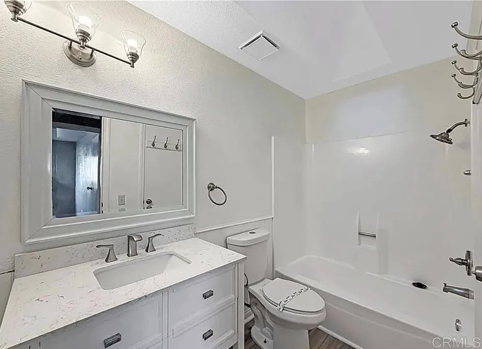 3 bed, 8.0 bath, 2112 sqft, $2,690 — Photo 2