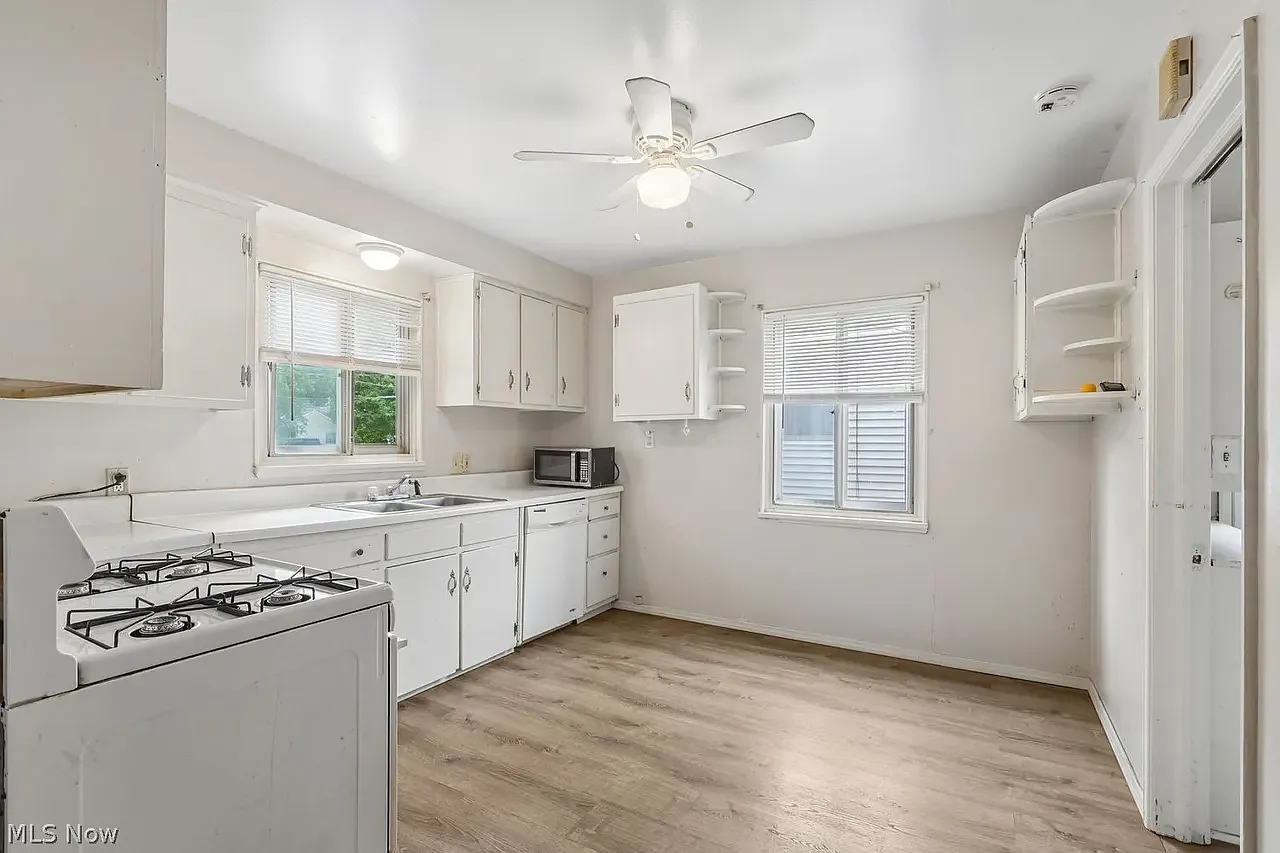 3 bed, 981 sqft, $2,150 — Photo 1