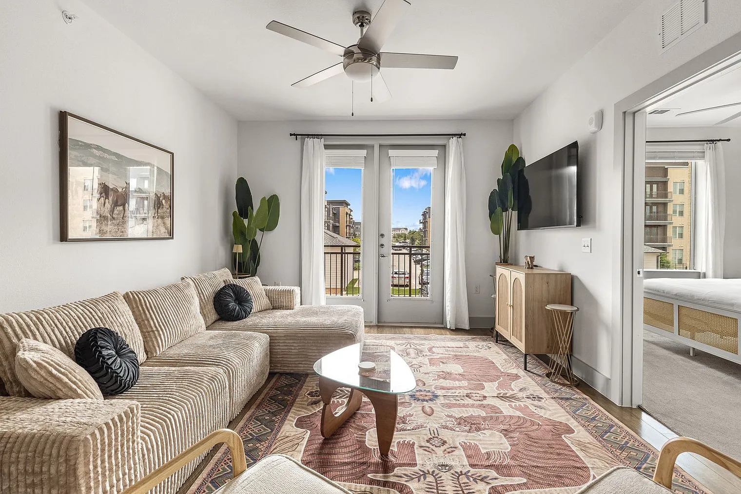 1 bed, 1.0 bath, 893 sqft, $2,970 — Photo 1