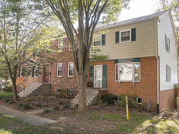 2nd image of 230 Huntington Ln