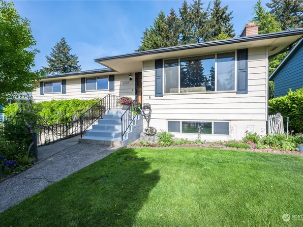 2207 N Whitman Street, Tacoma, WA 98406