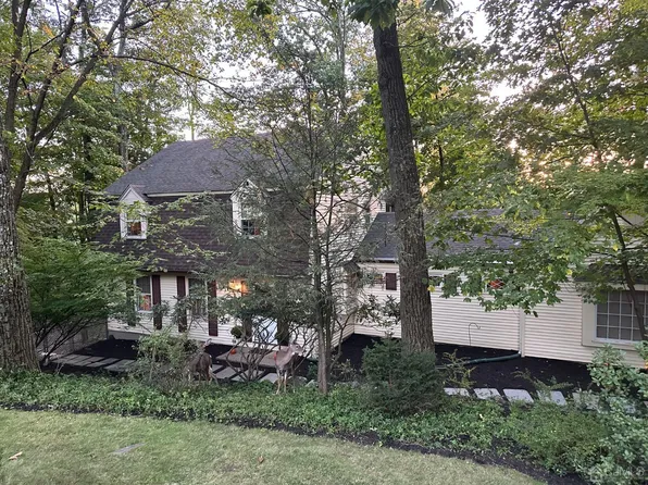 19 Walsh Way, Morris Plains, NJ 07950