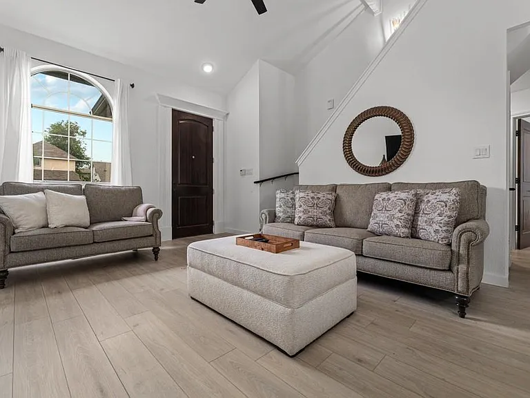 1409 Lantern Light Dr — Photo 4