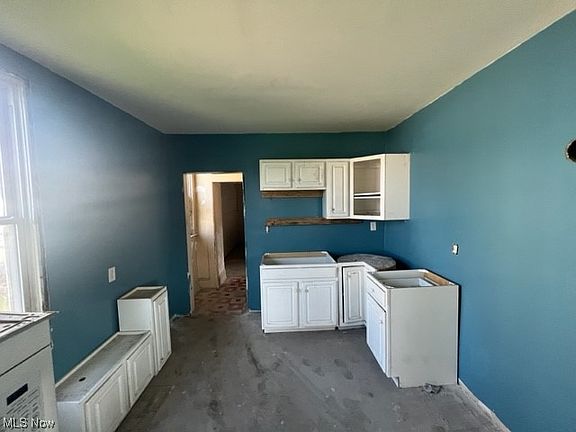 4th image of 1640 Globe St