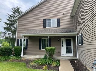 462 Village Creek Dr #1, Lake In The Hills, IL 60156