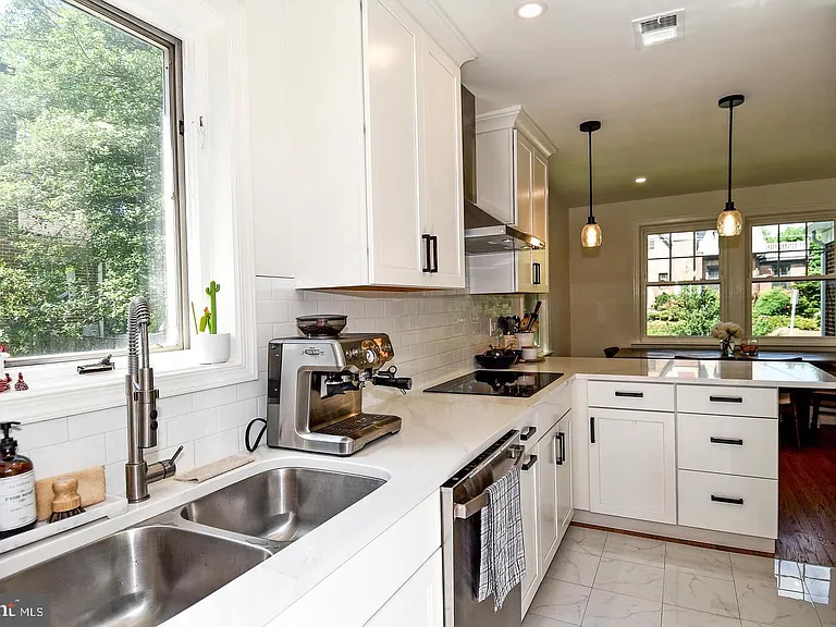 4732 Ellicott St NW — Photo 9