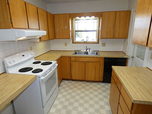 5th image of 213 E 12th St